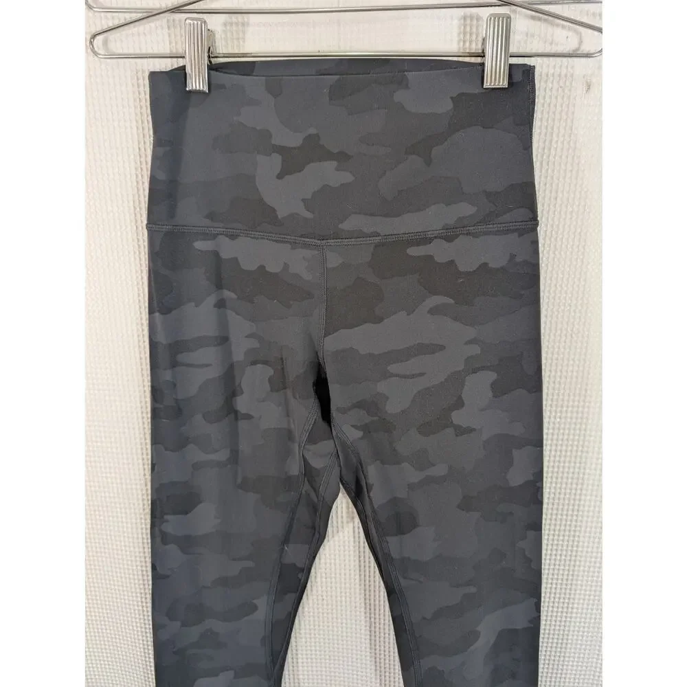 LULULEMON! FAB BLACK AND GRAY CAMO PATTERNED ULTRA STRETCH LEGGINGS! SIZE S